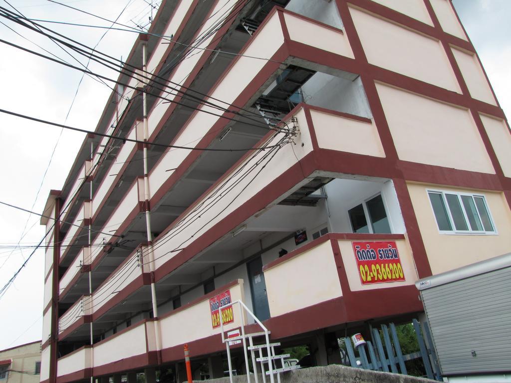 Nr Guesthouse Bangkok Buitenkant foto