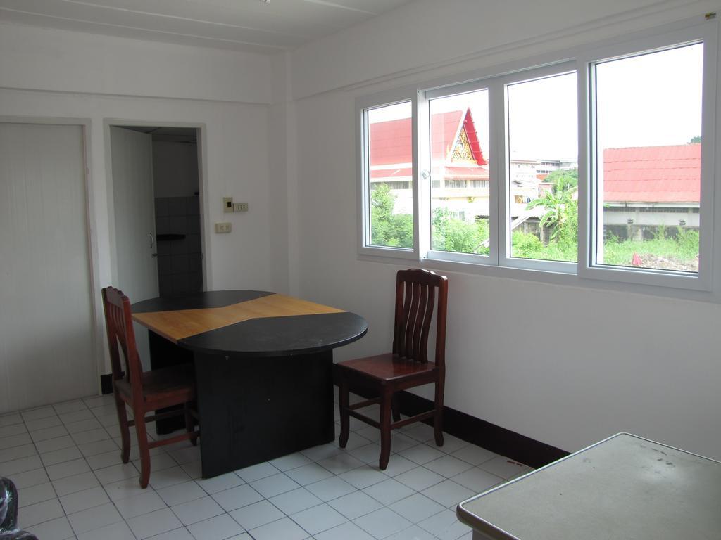 Nr Guesthouse Bangkok Buitenkant foto
